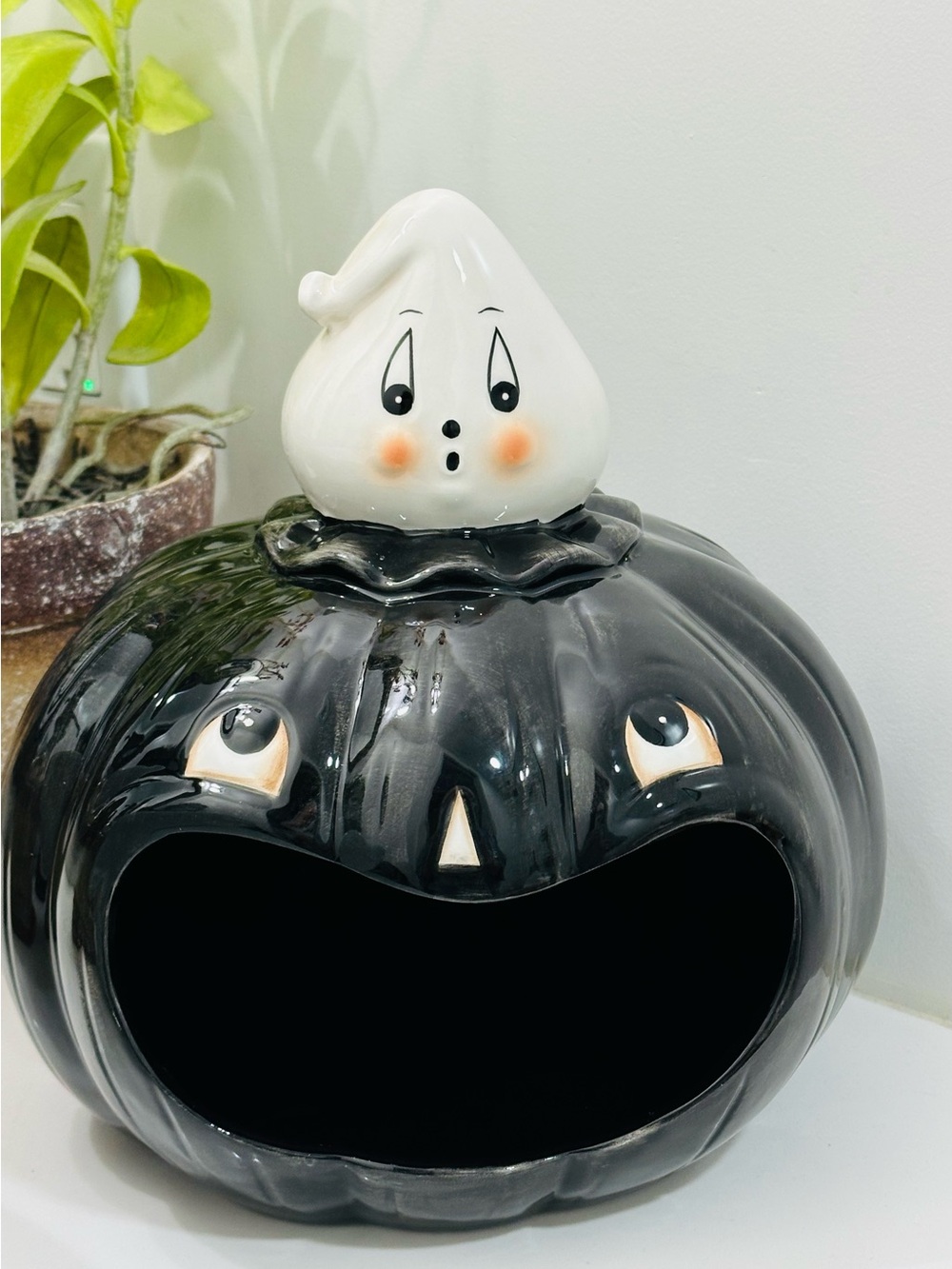 Johanna Parker Halloween Large Gus black pumpkin